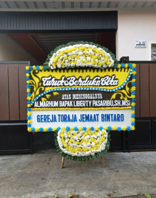 Papan Bunga Duka di Lumban Julu